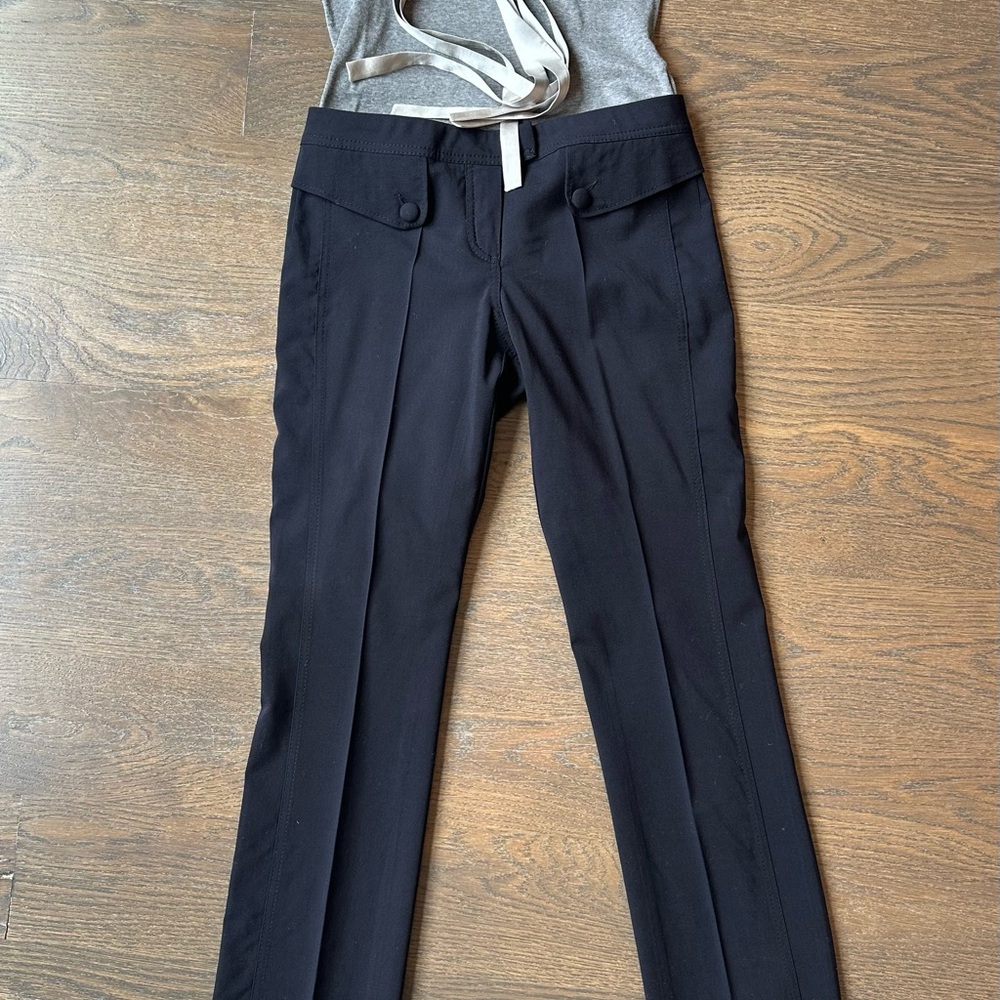 Chic Black Trousers with Gray Top